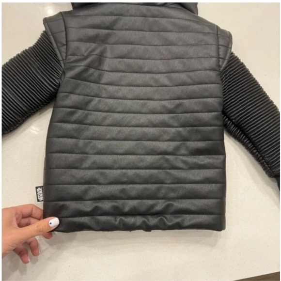 Disney Star Wars Boys Faux Leather Jacket Sz 3 Darth Vader 98cm Halloween Cape - Picture 8 of 8